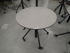 Besprechungstisch in runder Ausführung, höhenverstellbar, DM 90 cm Besprechungstisch in runder Ausführung, höhenverstellbar, DM 90 cm