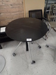 Besprechungstisch in runder Ausführung, höhenverstellbar, DM 80 cm Besprechungstisch in runder Ausführung, höhenverstellbar, DM 80 cm