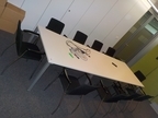 Besprechungstischgruppe bestehend aus 2 Tischen je 160 x 100 cm + 10 Besprechungsstühlen Besprechungstischgruppe bestehend aus 2 Tischen je 160 x 100 cm + 10 Besprechungsstühlen