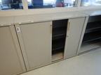 Werkstätten-Archivschrank Fab. K & N, mit Schiebetüren ca. L 135 x T 43 x H 110 cm, 3 Ordnerhöhen Werkstätten-Archivschrank Fab. K & N, mit Schiebetüren ca. L 135 x T 43 x H 110 cm, 3 Ordnerhöhen
