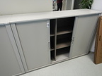 Werkstätten-Archivschrank Fab. K & N, mit Schiebetüren ca. L 160 x T 43 x H 110 cm, 3 Ordnerhöhen Werkstätten-Archivschrank Fab. K & N, mit Schiebetüren ca. L 160 x T 43 x H 110 cm, 3 Ordnerhöhen