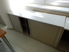 Werkstätten-Archivschrank Fab. K & N, mit Schiebetüren ca. L 160 x T 43 x H 75 cm, 2 Ordnerhöhen Werkstätten-Archivschrank Fab. K & N, mit Schiebetüren ca. L 160 x T 43 x H 75 cm, 2 Ordnerhöhen
