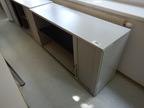 Werkstätten-Archivschrank Fab. K & N, mit Schiebetüren ca. L 135 x T 43 x H 75 cm, 2 Ordnerhöhen Werkstätten-Archivschrank Fab. K & N, mit Schiebetüren ca. L 135 x T 43 x H 75 cm, 2 Ordnerhöhen