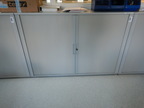 Werkstätten-Archivschrank Fab. K & N, mit Schiebetüren ca. L 160 x T 43 x H 110 cm, 3 Ordnerhöhen Werkstätten-Archivschrank Fab. K & N, mit Schiebetüren ca. L 160 x T 43 x H 110 cm, 3 Ordnerhöhen
