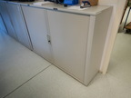 Werkstätten-Archivschrank Fab. K & N, mit Schiebetüren ca. L 160 x T 43 x H 110 cm, 3 Ordnerhöhen Werkstätten-Archivschrank Fab. K & N, mit Schiebetüren ca. L 160 x T 43 x H 110 cm, 3 Ordnerhöhen