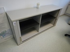 Werkstätten-Archivschrank Fab. K & N, mit Schiebetüren ca. L 160 x T 43 x H 75 cm, 2 Ordnerhöhen Werkstätten-Archivschrank Fab. K & N, mit Schiebetüren ca. L 160 x T 43 x H 75 cm, 2 Ordnerhöhen