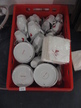 Box mit Kaffeetassen mit Untertassen Box mit Kaffeetassen mit Untertassen