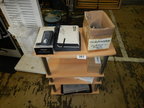 Tisch mobil mit Inhalt z. B. Modem mit Antenne, Receiver usw. Tisch mobil mit Inhalt z. B. Modem mit Antenne, Receiver usw.
