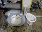 Waschbecken mit Stand WC und Waschtisch-Fuß Waschbecken mit Stand WC und Waschtisch-Fuß