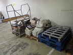 Palettenwagen mit Inhalt z.B. Türjalousie, Draht, Schrauben und Befestigungsmaterial, Drucker, Retro-Computer, Laserdrucker und Palette Palettenwagen mit Inhalt z.B. Türjalousie, Draht, Schrauben und Befestigungsmaterial, Drucker, Retro-Computer, Laserdrucker und Palette