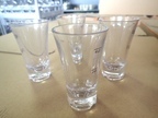 250 Stk. Gastro-Kunststoff-Schnapsgläser 2 cl - 4 cl mit Maßstrich 250 Stk. Gastro-Kunststoff-Schnapsgläser 2 cl - 4 cl mit Maßstrich