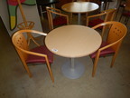 Besprechungstisch DM 60 cm + 2 Besucherstühle Holz/Stoff Besprechungstisch DM 60 cm + 2 Besucherstühle Holz/Stoff