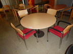 Besprechungstisch 120 cm DM + 4 Stk. Besucherstühle Besprechungstisch 120 cm DM + 4 Stk. Besucherstühle