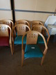 5 Stk. Besucherstühle baugleich mit Pos. 256 in Grün/Türkis 5 Stk. Besucherstühle baugleich mit Pos. 256 in Grün/Türkis