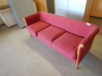Sitzbank-Besprechungstisch rot/Stoff ca. 185 x 70 cm Sitzbank-Besprechungstisch rot/Stoff ca. 185 x 70 cm