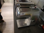 Schnitzelklopf-Maschine in Edelstahl inkl. div. Einsätze Schnitzelklopf-Maschine in Edelstahl inkl. div. Einsätze