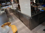 Eck-Arbeitselement ungekühlt mit 2 Schiebetüren und 4 Laden ca. L 192 x T 101 cm x H 90 cm + Arbeitselement bestehend aus Geschirrspüler Commende + Kühlpult mit 4 Laden inkl. Aggregat + Abwäsche, Verkaufsstand in Edelstahl ca. B 66 cm + H 108 cm, Gesamtl Eck-Arbeitselement ungekühlt mit 2 Schiebetüren und 4 Laden ca. L 192 x T 101 cm x H 90 cm + Arbeitselement bestehend aus Geschirrspüler Commende + Kühlpult mit 4 Laden inkl. Aggregat + Abwäsche, Verkaufsstand in Edelstahl ca. B 66 cm + H 108 cm, Gesamtl