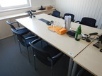 Besprechungstisch mit EDV-Leiste ca. 230 x 120 cm + 6 Besprechungsstühle Besprechungstisch mit EDV-Leiste ca. 230 x 120 cm + 6 Besprechungsstühle