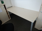 Schreibtisch ca. 200 x 80 cm Schreibtisch ca. 200 x 80 cm