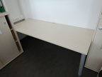 Schreibtisch ca. 200 x 80 cm Schreibtisch ca. 200 x 80 cm