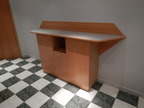 Anrichte Vorraum Seminarbereich ca. 227x50x110 cm mit Kaffeepausengeschirrablage,Kippeimer usw. Anrichte Vorraum Seminarbereich ca. 227x50x110 cm mit Kaffeepausengeschirrablage,Kippeimer usw.