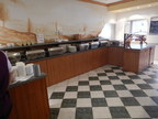 SB Frühstücks-,Abendbuffetstation bestehend aus Unterbausystemschränken mit ca. 625x235 cm samt Kuchen-,Brotinsel SB Frühstücks-,Abendbuffetstation bestehend aus Unterbausystemschränken mit ca. 625x235 cm samt Kuchen-,Brotinsel