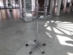 modischer, eleganter runder Kleiderständer modischer, eleganter runder Kleiderständer