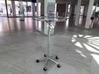 modischer, eleganter runder Kleiderständer modischer, eleganter runder Kleiderständer