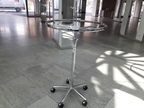 modischer, eleganter runder Kleiderständer modischer, eleganter runder Kleiderständer