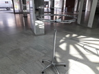 modischer, eleganter runder Kleiderständer modischer, eleganter runder Kleiderständer