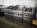 Küppersbusch Kochzeile bestehend aus Elektrogrillplatte, Doppelfriteuse und Wärmebecken, ca. 160x70xm Küppersbusch Kochzeile bestehend aus Elektrogrillplatte, Doppelfriteuse und Wärmebecken, ca. 160x70xm