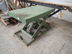 Scherenhub-Arbeitstisch ca. 133x81 cm max. 97 cm - 2 to Scherenhub-Arbeitstisch ca. 133x81 cm max. 97 cm - 2 to