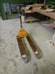Palettenhubwagen 2 to Palettenhubwagen 2 to