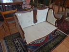 Florale Jugendstil Bank, um 1910, ca. 128x61x90cm, teilrestauriert, Polsterung fehlt, Fertigstellung problemlos möglich Florale Jugendstil Bank, um 1910, ca. 128x61x90cm, teilrestauriert, Polsterung fehlt, Fertigstellung problemlos möglich
