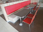 Gastrotisch ca. 105x60 cm mit - 2 Stück rote Stühlen Gastrotisch ca. 105x60 cm mit - 2 Stück rote Stühlen