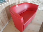Sitzbank in rot ca. 120x70x75 cm Sitzbank in rot ca. 120x70x75 cm