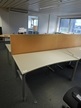 Bene Schreibtisch, 160x80cm, grau, mit Trennwand Bene Schreibtisch, 160x80cm, grau, mit Trennwand