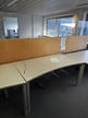 Bene Schreibtisch, 160x80cm, grau, mit Trennwand Bene Schreibtisch, 160x80cm, grau, mit Trennwand