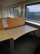 Bene Schreibtisch, 160x80cm, grau, mit Trennwand Bene Schreibtisch, 160x80cm, grau, mit Trennwand
