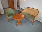 SELVA Sitzbankgruppe bestehend aus einem Sofa 88x185cm, 1 Stuhl und Beistelltisch DM 70cm, Höhe 66cm SELVA Sitzbankgruppe bestehend aus einem Sofa 88x185cm, 1 Stuhl und Beistelltisch DM 70cm, Höhe 66cm