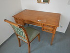 SELVA Schreibtisch mit Auszugslade ca. 90x53cm und 1 Stuhl mit Stoffbezug SELVA Schreibtisch mit Auszugslade ca. 90x53cm und 1 Stuhl mit Stoffbezug