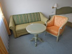 SELVA Sitzbankgruppe bestehend aus einem Sofa 88x185cm (ausziehbar), 1 Stuhl und Beistelltisch DM 70cm, Höhe 66cm SELVA Sitzbankgruppe bestehend aus einem Sofa 88x185cm (ausziehbar), 1 Stuhl und Beistelltisch DM 70cm, Höhe 66cm