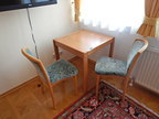 Beistelltisch 68x71cm mit 2 Stk. Stühlen Beistelltisch 68x71cm mit 2 Stk. Stühlen