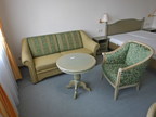 SELVA Sitzbankgruppe bestehend aus einem Sofa 88x185cm (ausziehbar), 1 Stuhl und Beistelltisch DM 70cm, Höhe 66cm SELVA Sitzbankgruppe bestehend aus einem Sofa 88x185cm (ausziehbar), 1 Stuhl und Beistelltisch DM 70cm, Höhe 66cm