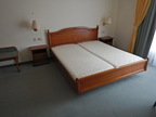 SELVA Doppelbett inkl. 2 Stk. Matratzen, ca. 200x210cm, inkl. 2 Stk. Lattenroste - Kopf- und Fußteil höhenverstellbar SELVA Doppelbett inkl. 2 Stk. Matratzen, ca. 200x210cm, inkl. 2 Stk. Lattenroste - Kopf- und Fußteil höhenverstellbar