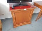 Minibar mit Glasoberfläche, ca. 77x50x77cm, einflügelig Minibar mit Glasoberfläche, ca. 77x50x77cm, einflügelig