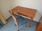 SELVA Schreibtisch mit Auszugslade ca. 90x53cm und 1 Stuhl mit Stoffbezug SELVA Schreibtisch mit Auszugslade ca. 90x53cm und 1 Stuhl mit Stoffbezug