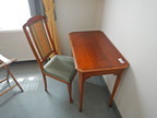 SELVA Schreibtisch mit Auszugslade ca. 90x53cm und 1 Stuhl mit Stoffbezug SELVA Schreibtisch mit Auszugslade ca. 90x53cm und 1 Stuhl mit Stoffbezug