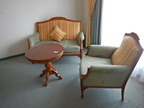 SELVA Sitzbankgruppe bestehend aus einem 2er Sofa, einem 1er Sofa und Beistelltisch DM 70cm, Höhe 66cm SELVA Sitzbankgruppe bestehend aus einem 2er Sofa, einem 1er Sofa und Beistelltisch DM 70cm, Höhe 66cm