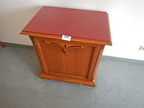 Minibar mit Glasoberfläche, ca. 77x50x77cm, einflügelig Minibar mit Glasoberfläche, ca. 77x50x77cm, einflügelig